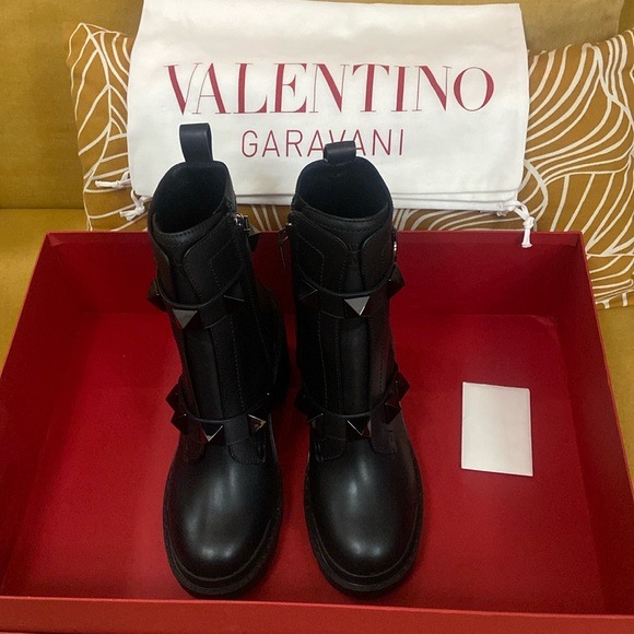 NWT Valentino Román Stud Combat Boots with Studs Black 7.5; Retail $1790 - Picture 1 of 6